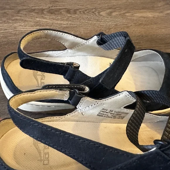 Black Mary Jane Flats - Picture 3 of 4